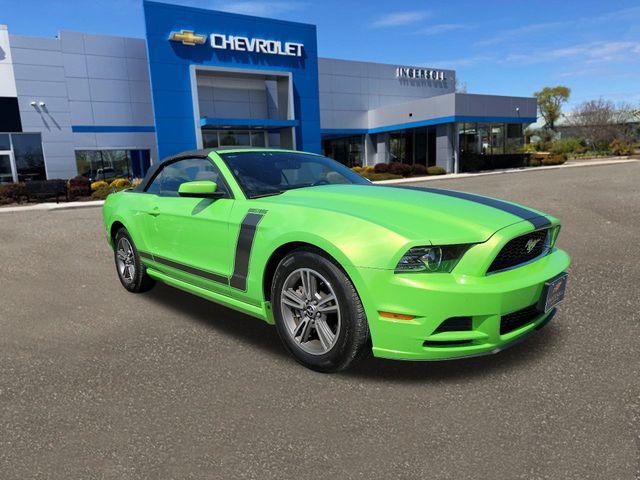 2013 Ford Mustang Vehicle Photo in DANBURY, CT 06810-5034