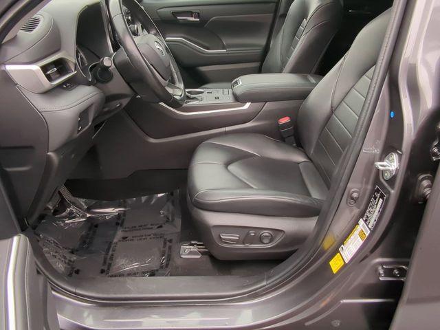 2022 Toyota Highlander Vehicle Photo in Highland, IN 46322-2506