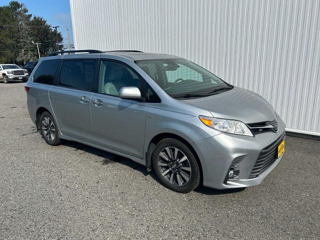 2019 Toyota Sienna Vehicle Photo in COLEBROOK, NH 03576-3004