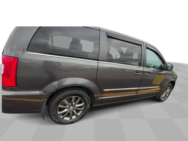 2015 Chrysler Town & Country Vehicle Photo in MASSENA, NY 13662-2255