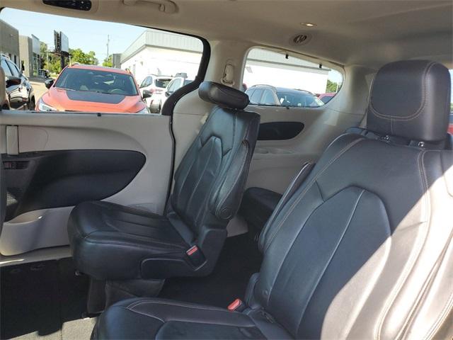 2017 Chrysler Pacifica Vehicle Photo in GRAND BLANC, MI 48439-8139