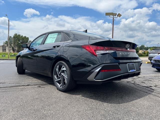 2024 Hyundai ELANTRA Vehicle Photo in O'Fallon, IL 62269