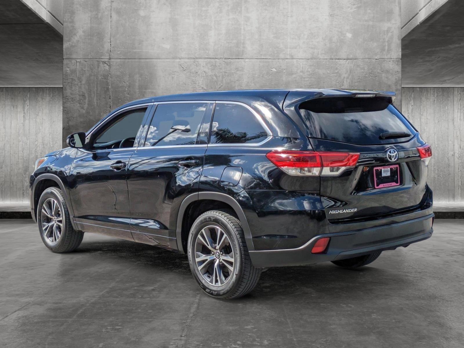 2017 Toyota Highlander Vehicle Photo in MIAMI, FL 33172-3015