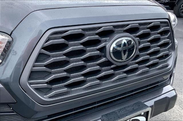 2021 Toyota Tacoma 4WD Vehicle Photo in Lees Summit, MO 64086