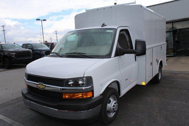 2024 Chevrolet Express Commercial Cutaway Vehicle Photo in SAINT CLAIRSVILLE, OH 43950-8512