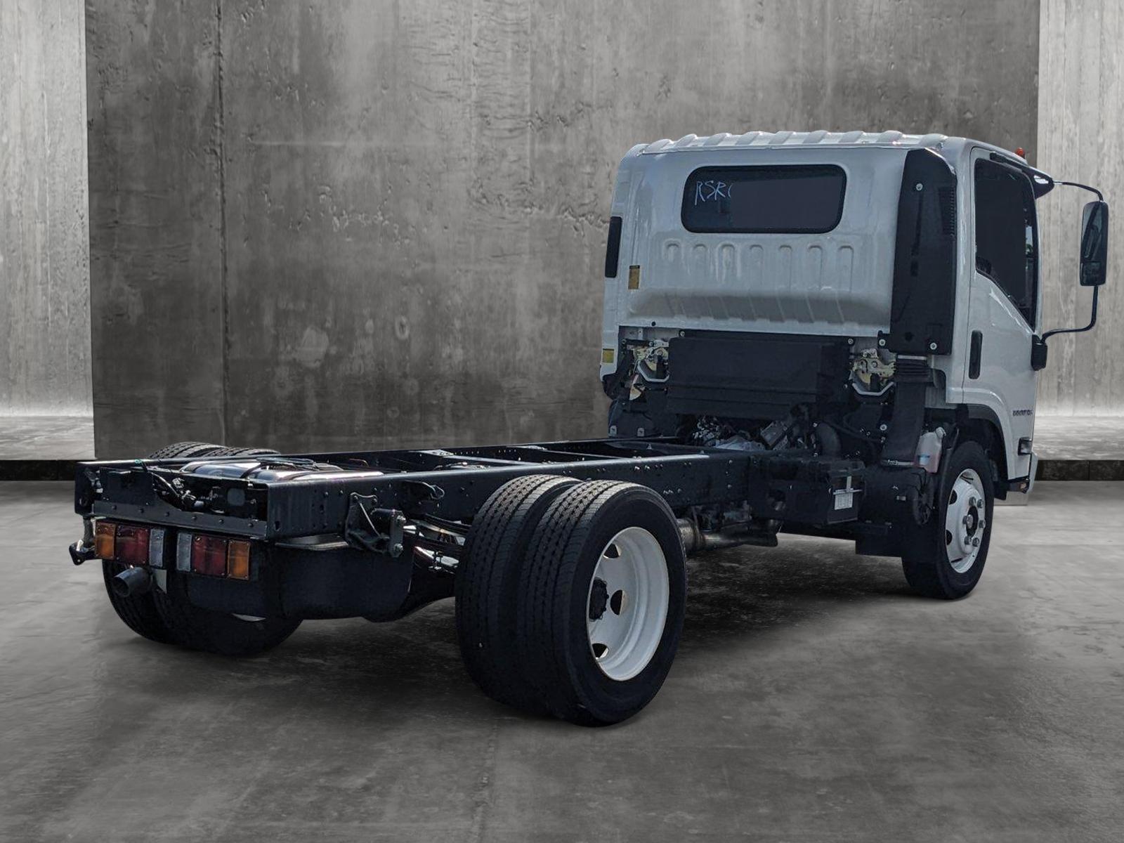 2024 Chevrolet 5500 XG LCF Gas Vehicle Photo in GREENACRES, FL 33463-3207