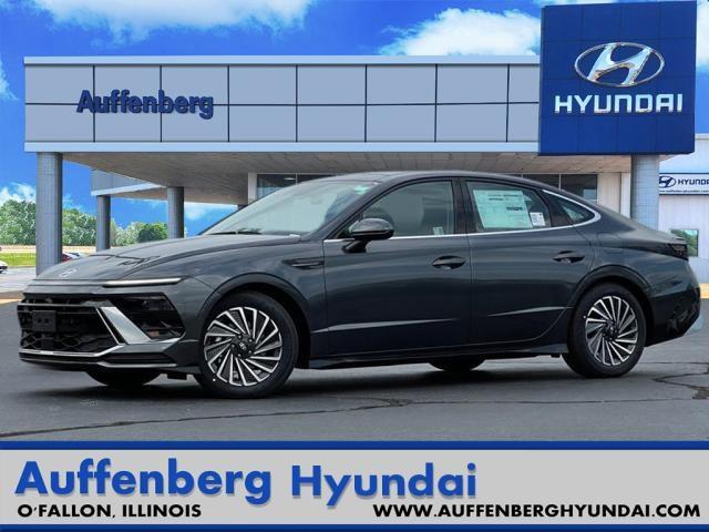 2024 Hyundai SONATA Hybrid Vehicle Photo in O'Fallon, IL 62269