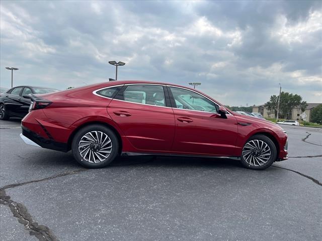 2024 Hyundai SONATA Hybrid Vehicle Photo in O'Fallon, IL 62269