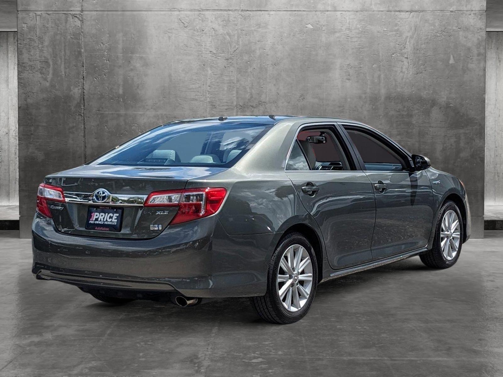 2013 Toyota Camry Hybrid Vehicle Photo in Tampa, FL 33614