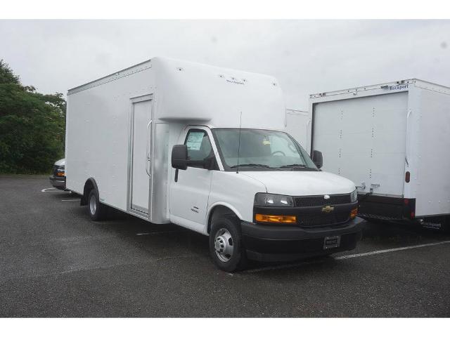 2023 Chevrolet Express Cutaway 4500 Vehicle Photo in ALCOA, TN 37701-3235