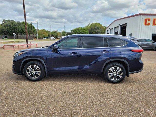 Used 2021 Toyota Highlander XLE with VIN 5TDGZRAH2MS034960 for sale in Victoria, TX