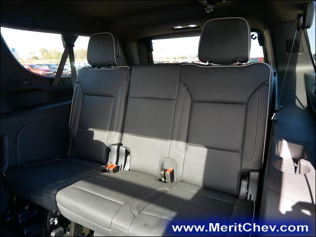 2024 Chevrolet Suburban Vehicle Photo in MAPLEWOOD, MN 55119-4794