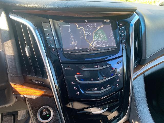 2017 Cadillac Escalade Vehicle Photo in MOON TOWNSHIP, PA 15108-2571