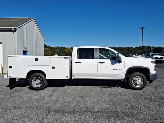 2024 Chevrolet Silverado 3500 HD Chassis Cab Vehicle Photo in BERLIN, MD 21811-1121