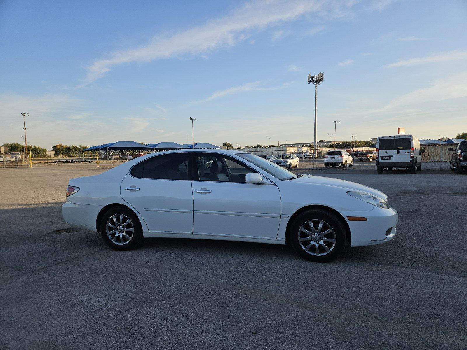 2004 Lexus ES 330 Vehicle Photo in NORTH RICHLAND HILLS, TX 76180-7199