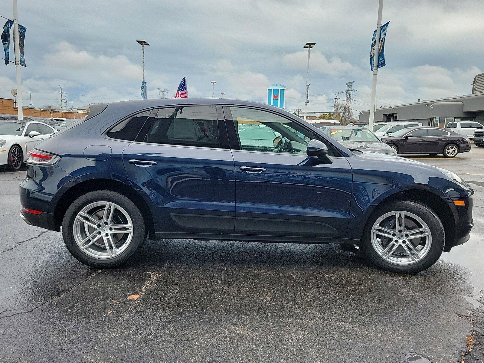 2021 Porsche Macan Vehicle Photo in Saint Charles, IL 60174