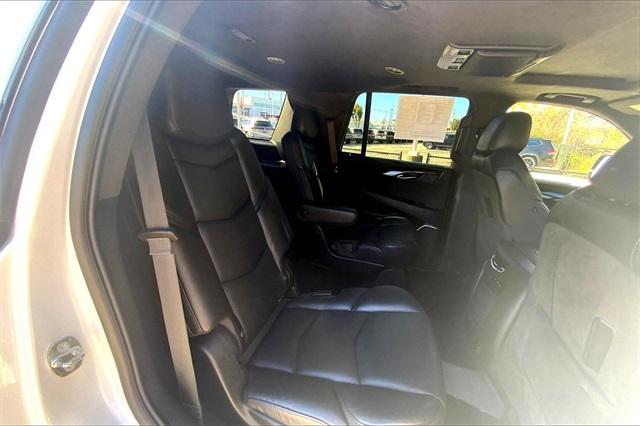 2020 Cadillac Escalade Vehicle Photo in KANSAS CITY, MO 64114-4545