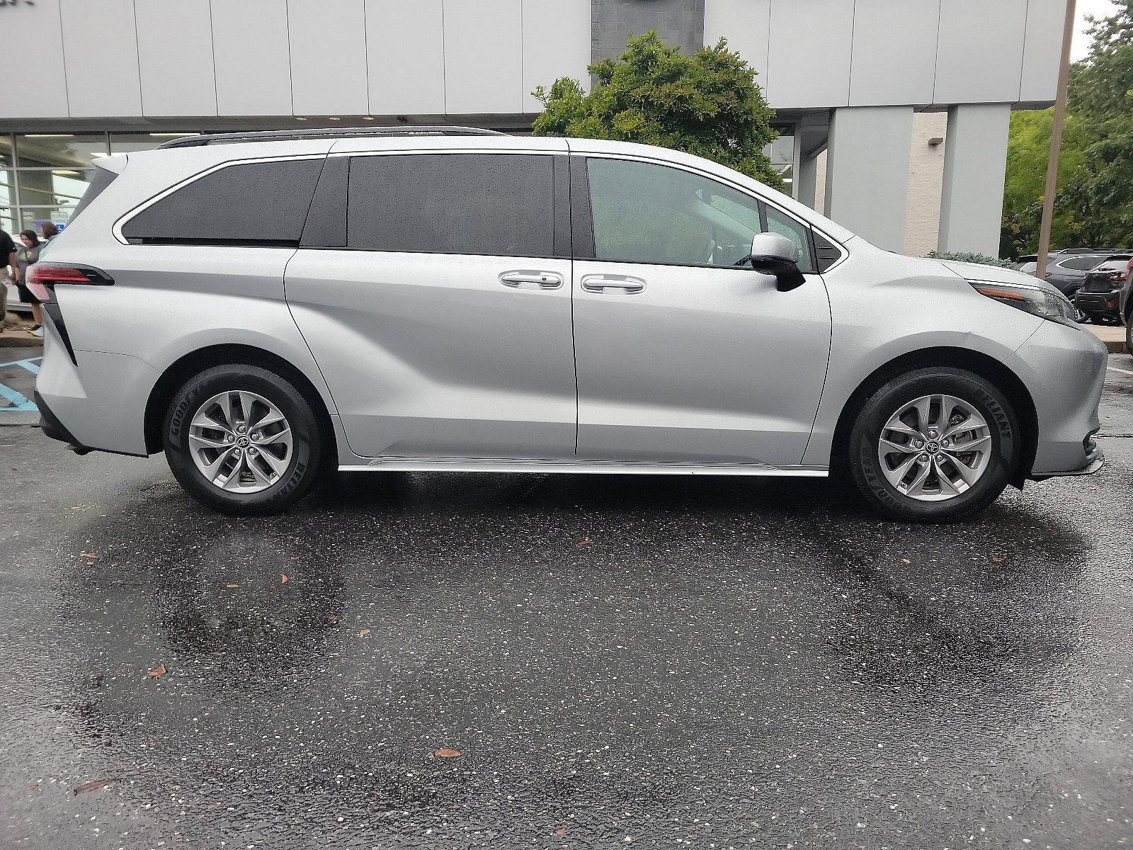 2022 Toyota Sienna Vehicle Photo in BETHLEHEM, PA 18017-9401