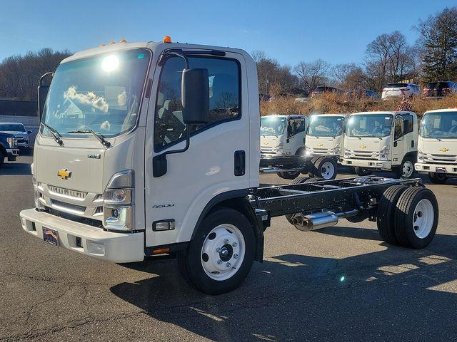 2024 Chevrolet Low Cab Forward 4500 Vehicle Photo in DANBURY, CT 06810-5034