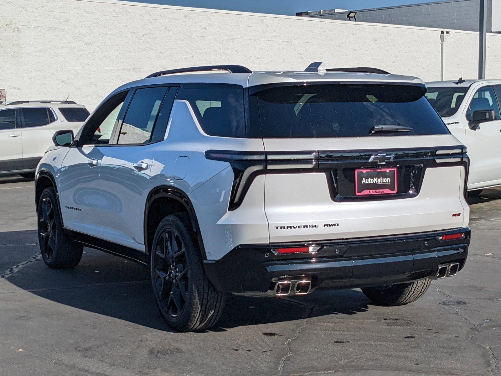 2024 Chevrolet Traverse Vehicle Photo in VALENCIA, CA 91355-1705