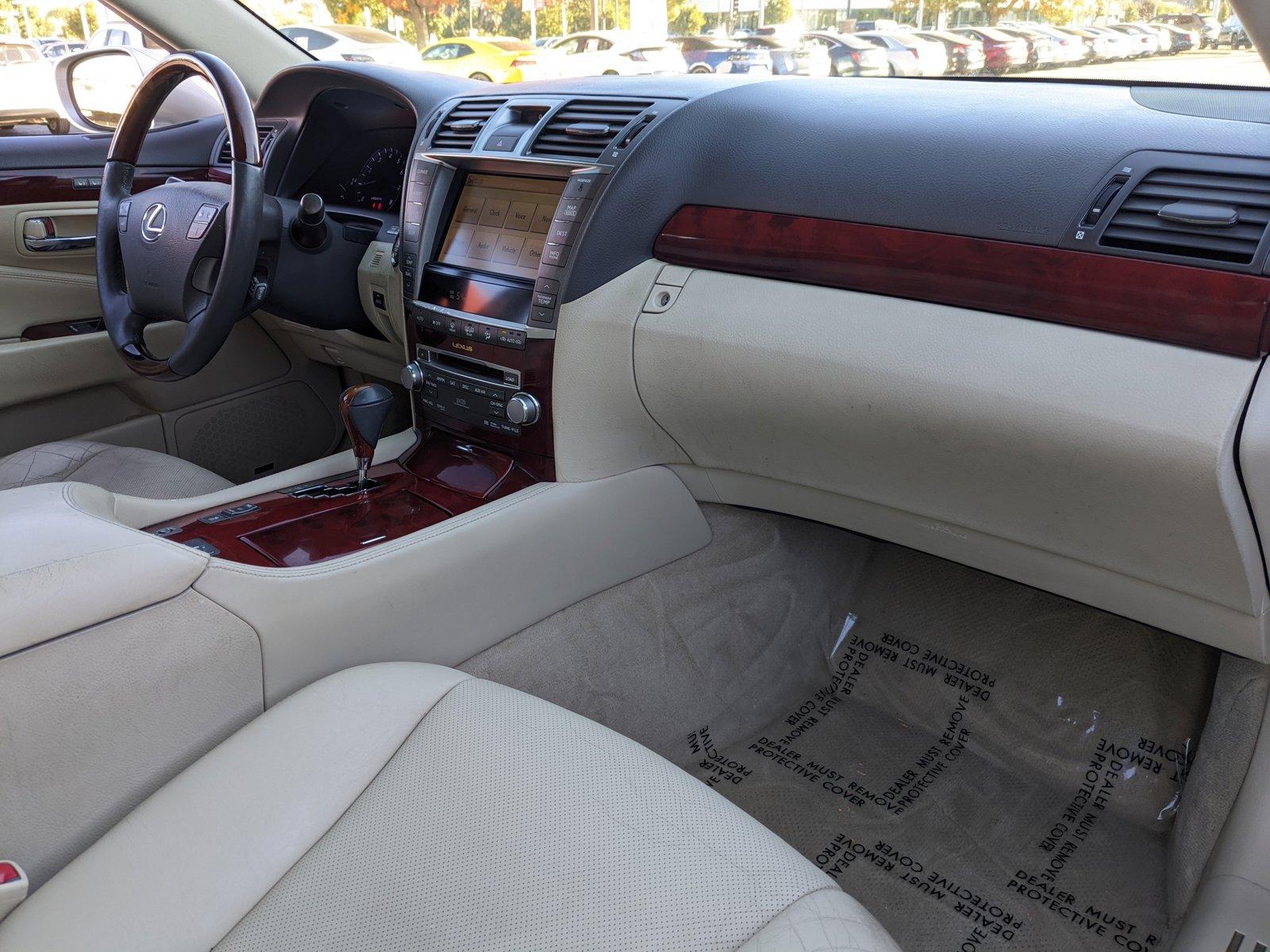 2011 Lexus LS 460 Vehicle Photo in VALENCIA, CA 91355-1705