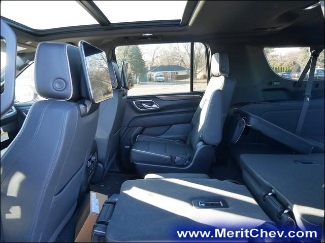 2023 Chevrolet Suburban Vehicle Photo in MAPLEWOOD, MN 55119-4794