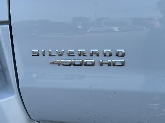 2024 Chevrolet Silverado 4500 HD Vehicle Photo in GREEN BAY, WI 54302-3701