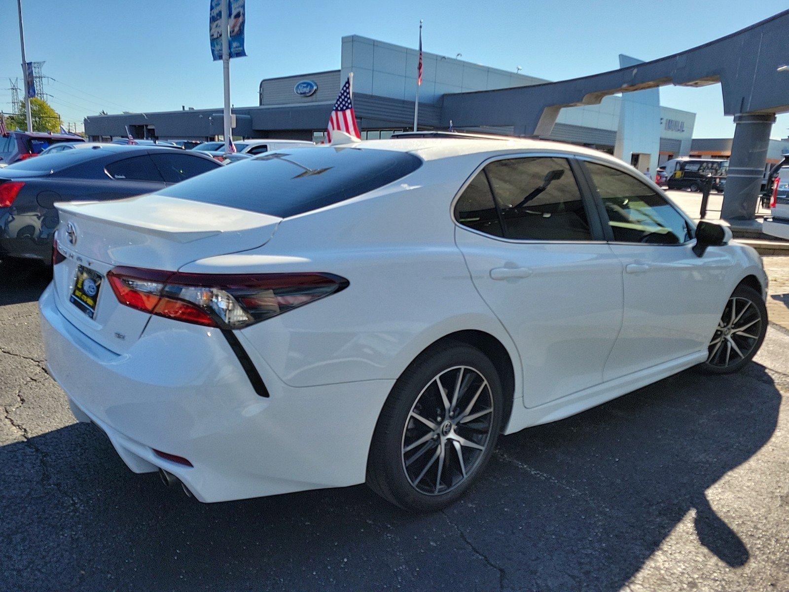 2022 Toyota Camry Vehicle Photo in Saint Charles, IL 60174