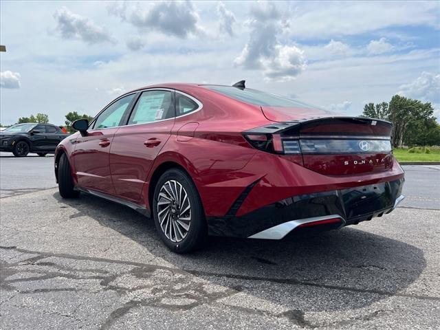 2024 Hyundai SONATA Hybrid Vehicle Photo in O'Fallon, IL 62269