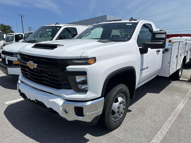 2024 Chevrolet Silverado 3500 HD Chassis Cab Vehicle Photo in ALCOA, TN 37701-3235