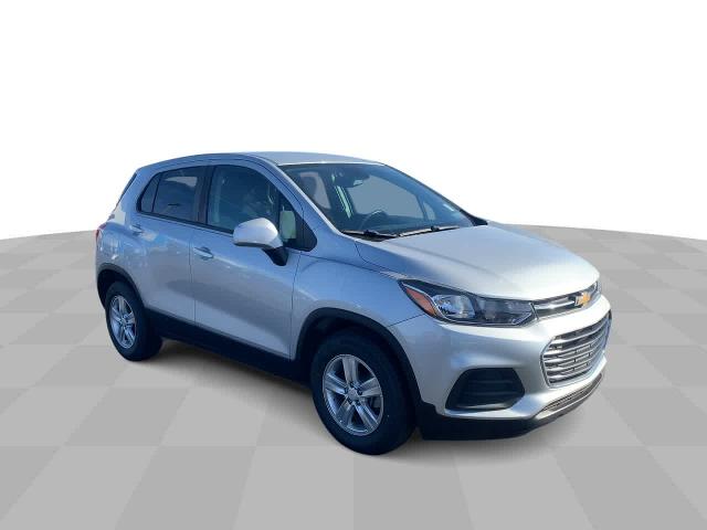 2024 Chevrolet Trax Vehicle Photo in MOON TOWNSHIP, PA 15108-2571