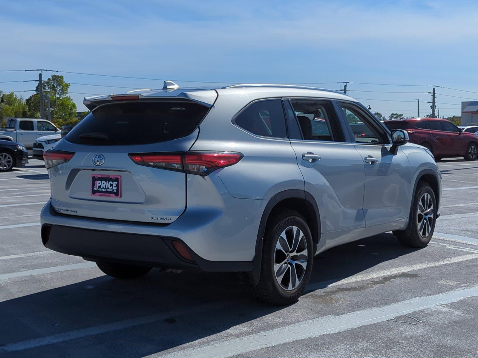 2021 Toyota Highlander Vehicle Photo in Ft. Myers, FL 33907