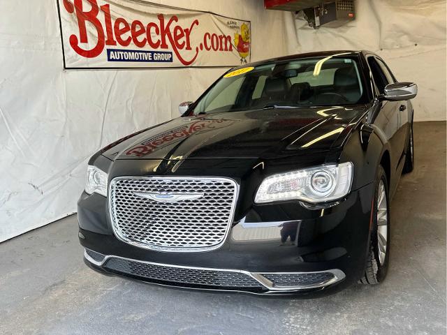 2017 Chrysler 300 Vehicle Photo in RED SPRINGS, NC 28377-1640