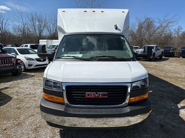 2023 GMC Savana Cutaway 3500 Vehicle Photo in MEDINA, OH 44256-9631