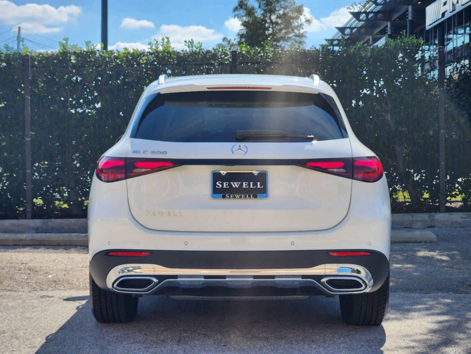 2024 Mercedes-Benz GLC Vehicle Photo in HOUSTON, TX 77079