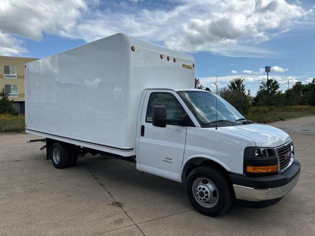 2024 GMC Savana Cutaway 4500 Vehicle Photo in MEDINA, OH 44256-9631