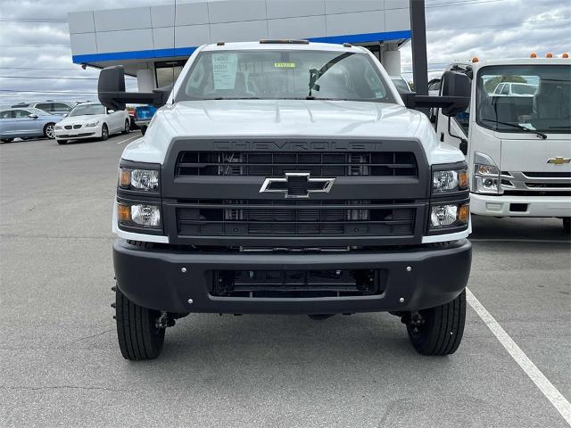 2024 Chevrolet Silverado 5500 HD Vehicle Photo in ALCOA, TN 37701-3235