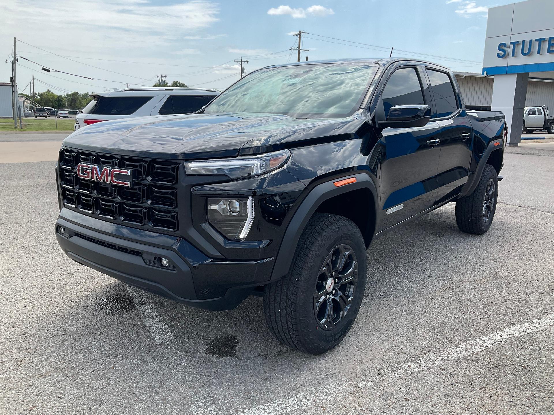 2024 GMC Canyon Vehicle Photo in PONCA CITY, OK 74601-1036