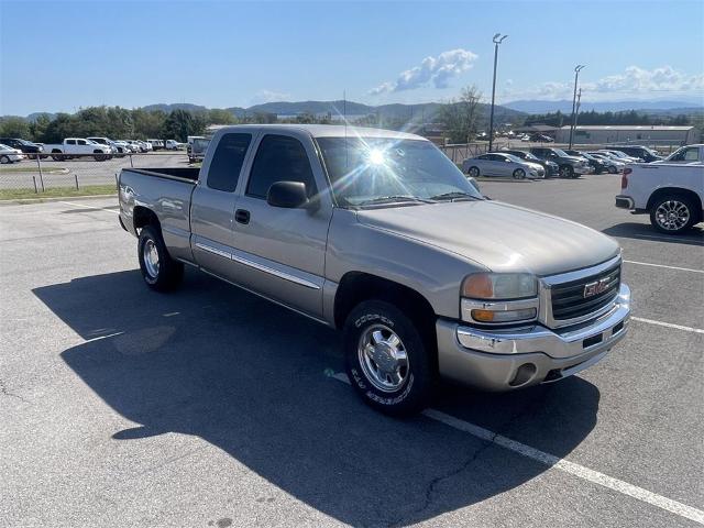 2003 GMC Sierra 1500 Vehicle Photo in ALCOA, TN 37701-3235