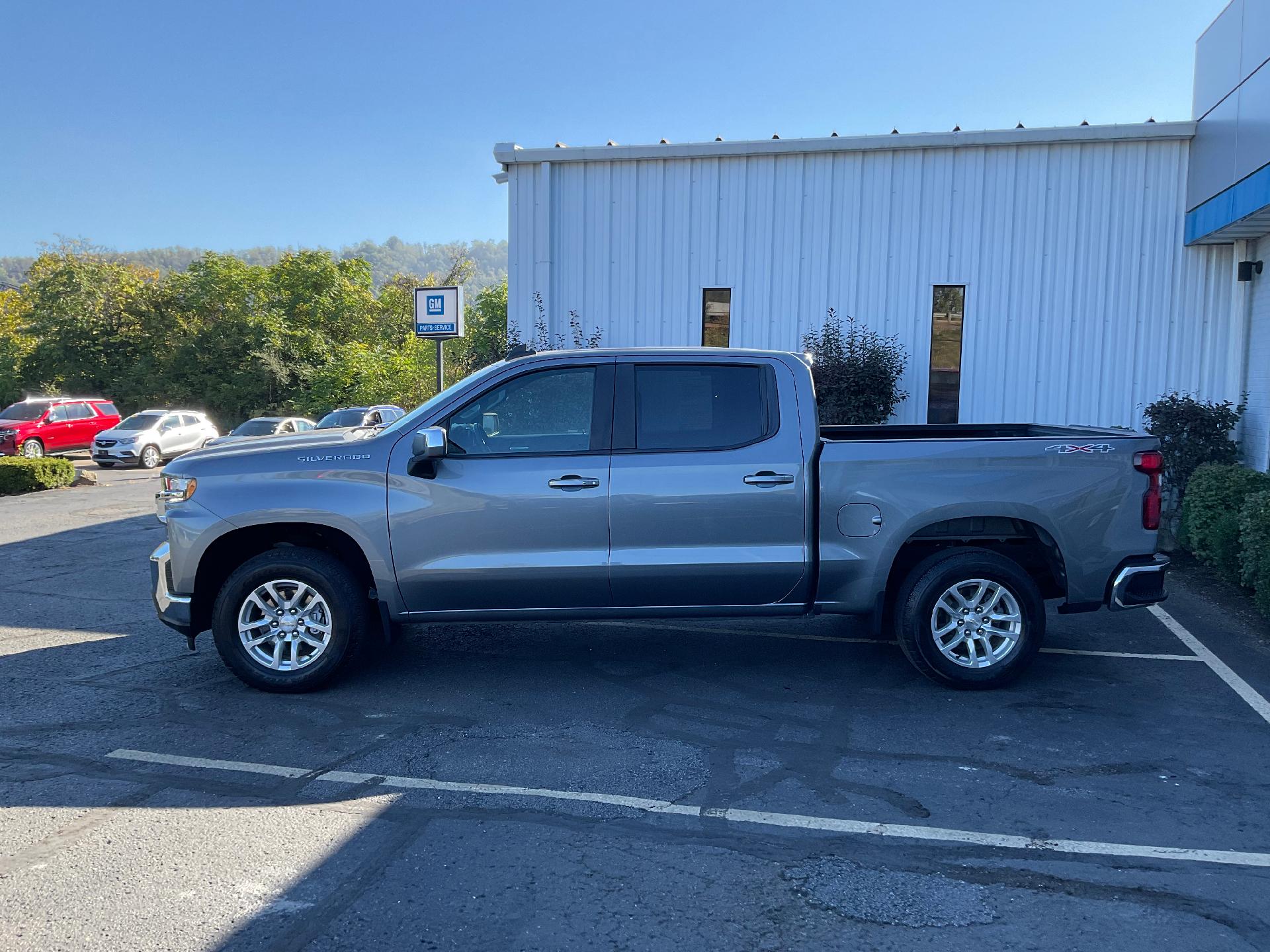 Used 2021 Chevrolet Silverado 1500 LT with VIN 1GCPYJEK0MZ388971 for sale in Moundsville, WV