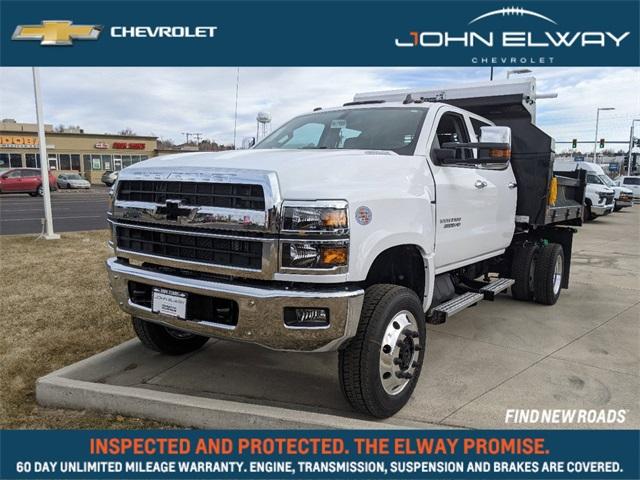 2022 Chevrolet Silverado Chassis Cab Vehicle Photo in ENGLEWOOD, CO 80113-6708