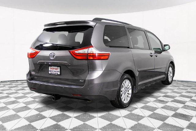 2017 Toyota Sienna Vehicle Photo in NORTH RIVERSIDE, IL 60546-1404