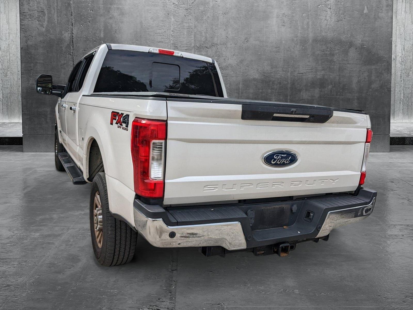 2017 Ford Super Duty F-250 SRW Vehicle Photo in Jacksonville, FL 32256