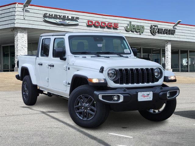 2024 Jeep Gladiator Vehicle Photo in Ennis, TX 75119-5114