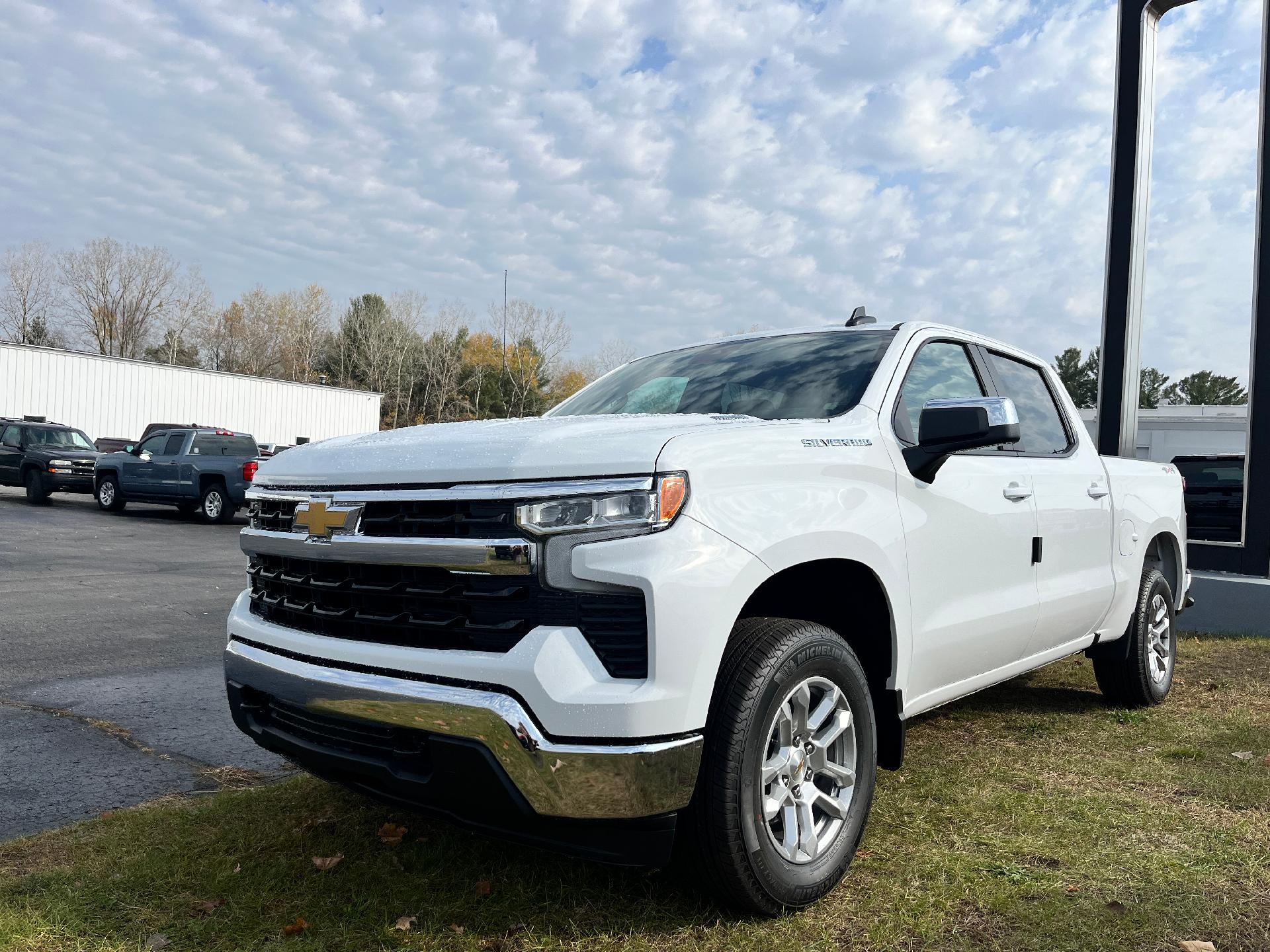 2025 Chevrolet Silverado 1500 Vehicle Photo in CLARE, MI 48617-9414