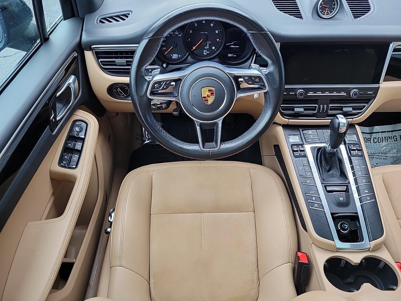 2021 Porsche Macan Vehicle Photo in Saint Charles, IL 60174