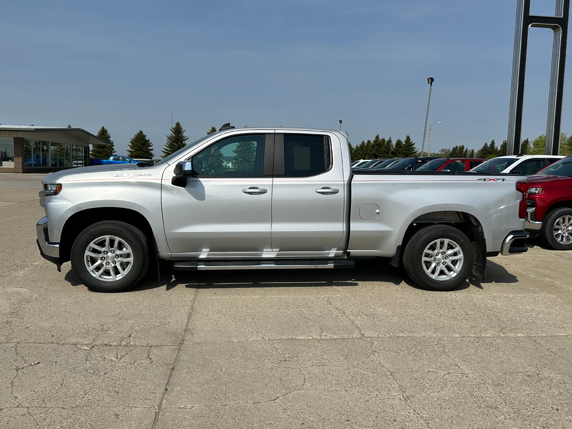 Used 2019 Chevrolet Silverado 1500 LT with VIN 1GCRYDED1KZ191090 for sale in Langdon, ND