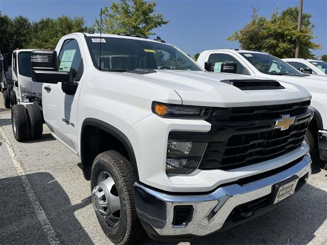 2024 Chevrolet Silverado 3500 HD Chassis Cab Vehicle Photo in ALCOA, TN 37701-3235