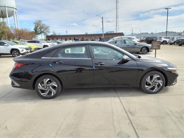 2025 Hyundai ELANTRA Vehicle Photo in Peoria, IL 61615