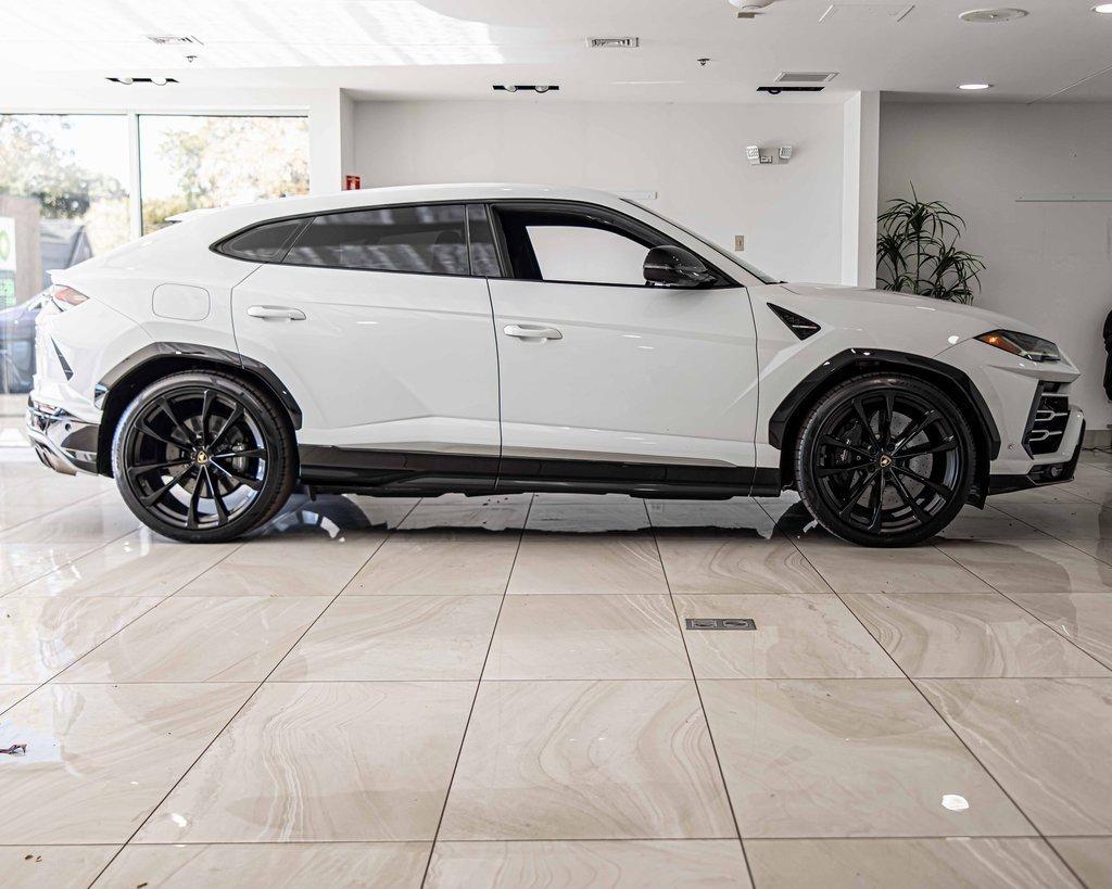 2021 Lamborghini Urus Vehicle Photo in Plainfield, IL 60586